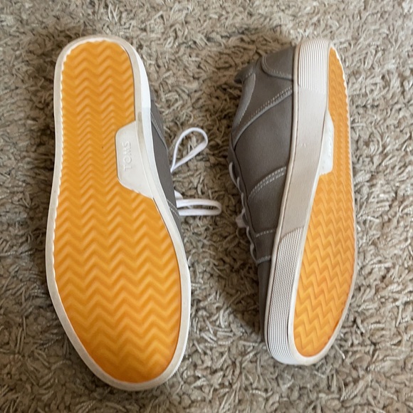 Toms Leandro Canvas Sneaker Size 1 Nwt 